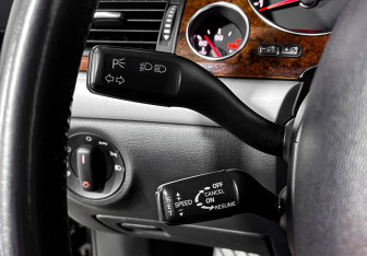 Подержанный автомобиль Audi A8 2007 года (23 фото)