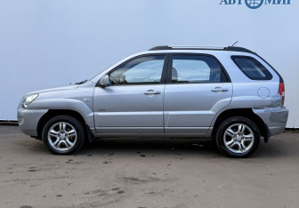 Подержанный автомобиль Kia Sportage 2007 года (8 фото)