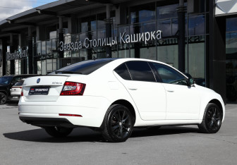 Подержанный автомобиль Skoda Octavia Liftback 2017 года (5 фото)