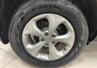 Подержанный автомобиль Kia Sorento 2014 года (9 фото)