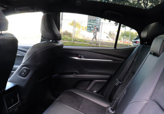 Подержанный автомобиль Toyota Camry Sedan 2025 года (10 фото)