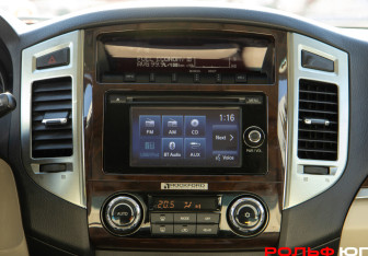 Подержанный автомобиль Mitsubishi Pajero 2019 года (18 фото)