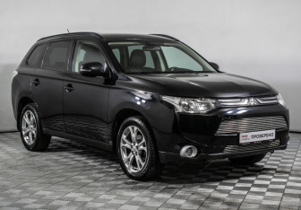 Подержанный автомобиль Mitsubishi Outlander 2012 года (3 фото)