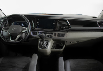 Подержанный автомобиль Volkswagen Caravelle 2021 года (12 фото)