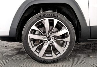 Подержанный автомобиль Москвич 3е 2023 года (18 фото)