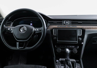 Подержанный автомобиль Volkswagen Passat Sedan 2015 года (6 фото)