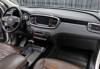 Подержанный автомобиль Kia Sorento 2019 года (12 фото)