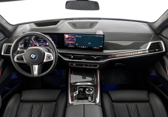 Подержанный автомобиль BMW X7 2024 года (14 фото)