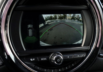 Подержанный автомобиль MINI Clubman Wagon 2018 года (16 фото)