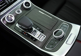 Подержанный автомобиль Hongqi H9 2023 года (24 фото)