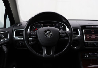 Подержанный автомобиль Volkswagen Touareg 2013 года (14 фото)