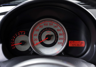 Подержанный автомобиль Mazda 2 Hatchback 2008 года (15 фото)