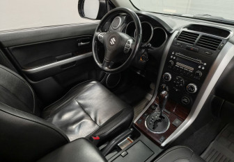 Подержанный автомобиль Suzuki Grand Vitara 2008 года (11 фото)