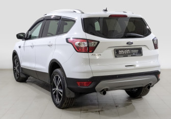 Подержанный автомобиль Ford Kuga 2017 года (7 фото)