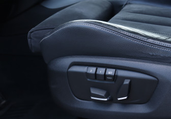 Подержанный автомобиль BMW X5 2015 года (18 фото)