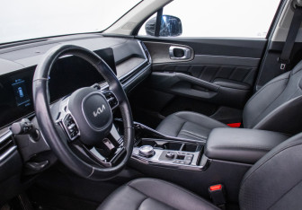 Подержанный автомобиль Kia Sorento 2024 года (10 фото)