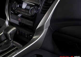 Подержанный автомобиль Mitsubishi Pajero Sport 2017 года (16 фото)