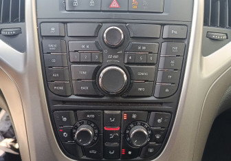 Подержанный автомобиль Opel Astra Hatchback 2012 года (15 фото)