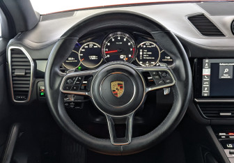 Подержанный автомобиль Porsche Cayenne 2020 года (22 фото)