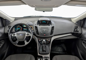 Подержанный автомобиль Ford Kuga 2016 года (14 фото)