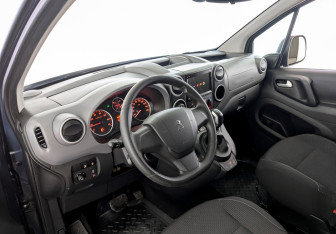 Подержанный автомобиль Peugeot Partner 2021 года (16 фото)