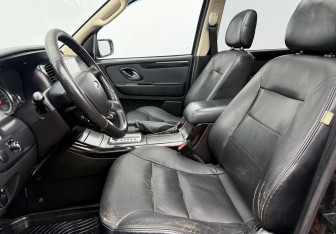 Подержанный автомобиль Ford Escape 2009 года (10 фото)