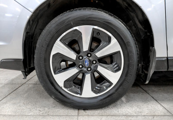 Подержанный автомобиль Subaru Forester Suv 2016 года (18 фото)