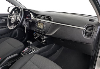 Подержанный автомобиль Kia Rio Hatchback 2021 года (12 фото)