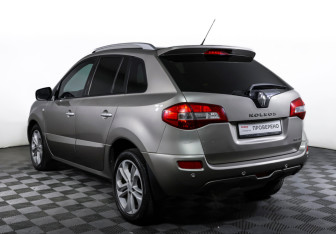 Подержанный автомобиль Renault Koleos 2010 года (7 фото)