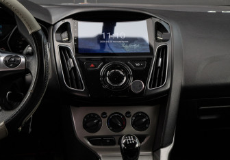 Подержанный автомобиль Ford Focus Sedan 2011 года (10 фото)