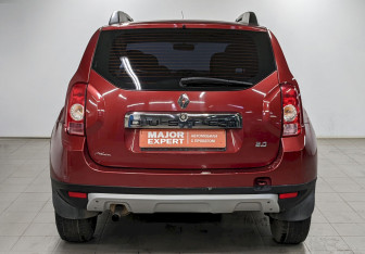 Подержанный автомобиль Renault Duster 2014 года (6 фото)