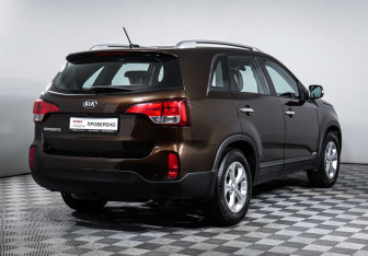 Подержанный автомобиль Kia Sorento 2017 года (5 фото)