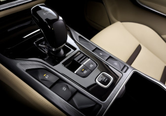 Подержанный автомобиль FAW Bestune T77 2022 года (26 фото)