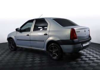 Подержанный автомобиль Renault Logan Sedan 2006 года (7 фото)