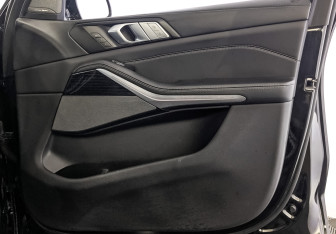 Подержанный автомобиль BMW X7 2020 года (25 фото)