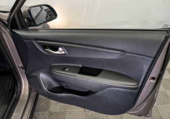 Подержанный автомобиль Kia Rio Hatchback 2021 года (22 фото)