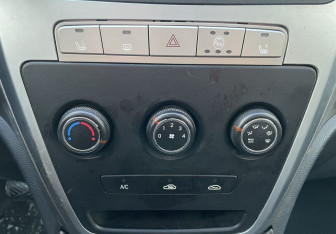 Подержанный автомобиль Geely Emgrand X7 2015 года (10 фото)