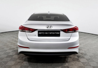 Подержанный автомобиль Hyundai Elantra Sedan 2018 года (4 фото)