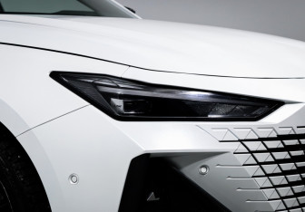 Подержанный автомобиль Changan UNI-V 2023 года (16 фото)