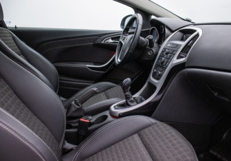 Подержанный автомобиль Opel Astra Hatchback 2011 года (9 фото)