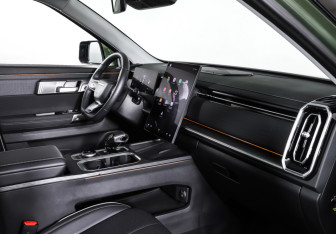 Подержанный автомобиль Jaecoo J7 2024 года (11 фото)