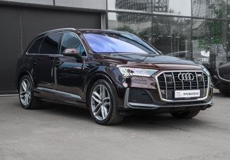 Подержанный автомобиль Audi Q7 2020 года (3 фото)