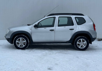 Подержанный автомобиль Renault Duster 2014 года (8 фото)