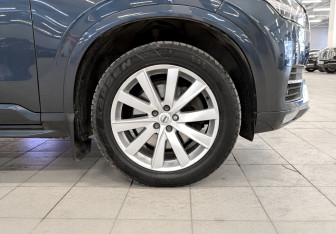 Подержанный автомобиль Volvo XC90 2018 года (18 фото)