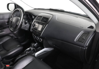 Подержанный автомобиль Mitsubishi ASX 2013 года (10 фото)