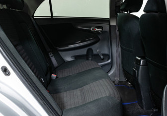 Подержанный автомобиль Toyota Corolla Sedan 2008 года (11 фото)