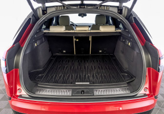 Подержанный автомобиль Land Rover Range Rover Velar 2018 года (10 фото)