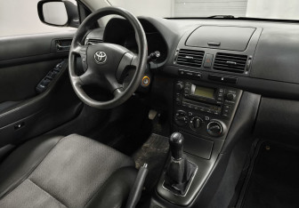 Подержанный автомобиль Toyota Avensis Sedan 2007 года (10 фото)