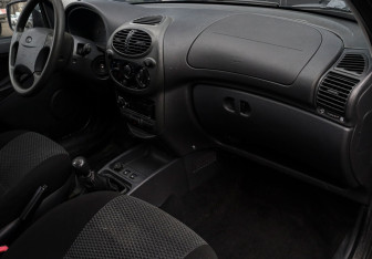 Подержанный автомобиль LADA (ВАЗ) Kalina Hatchback 2011 года (9 фото)