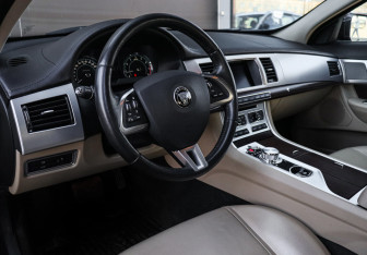 Подержанный автомобиль Jaguar XF Sedan 2014 года (13 фото)
